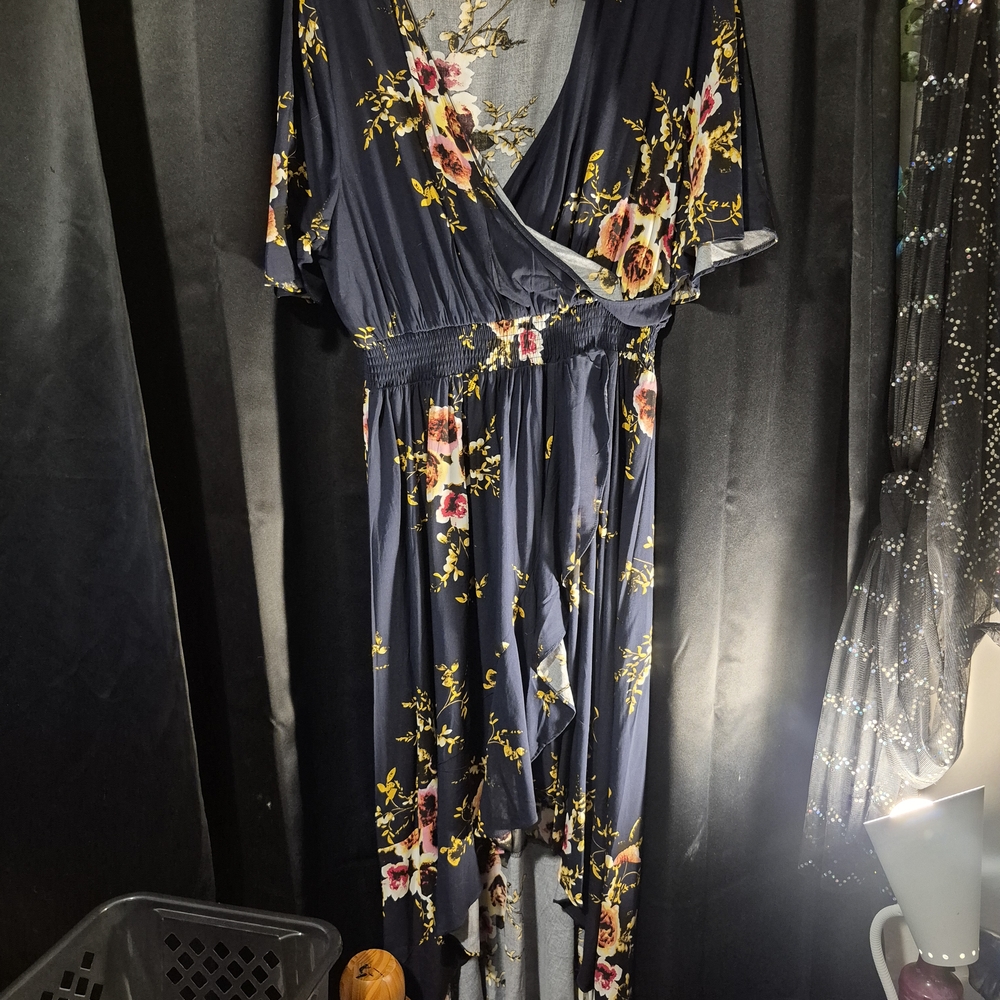 Chic Floral High-Low Dress - Navy and Pink